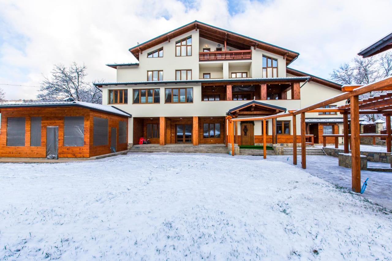 Atava Family House Hotel Яремче Екстериор снимка